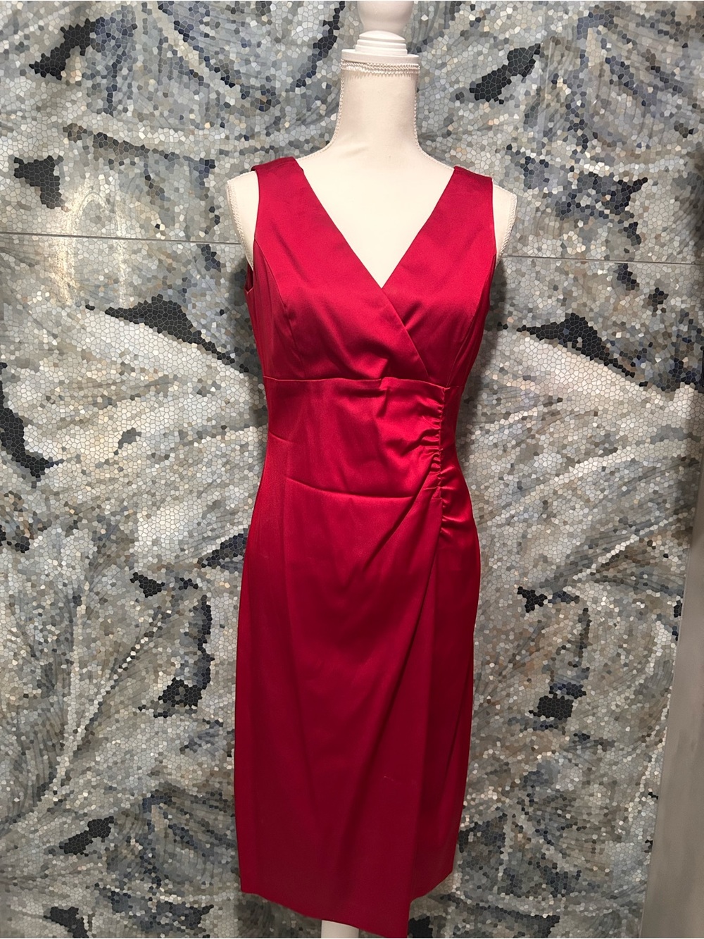 Donna Ricco Red V-Neck Sleeveless Midi Sheath Dress